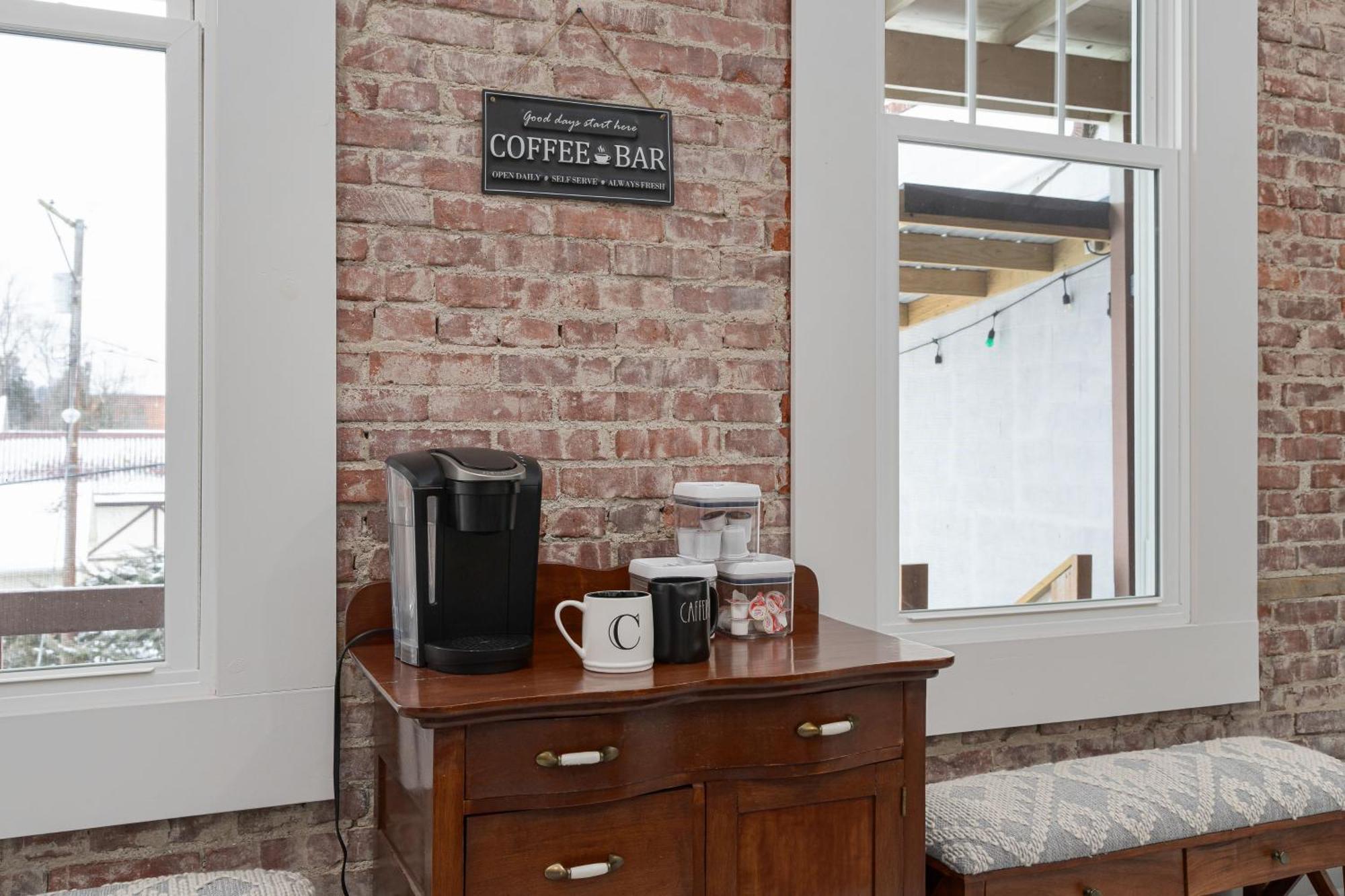 Chic Dowtown Escape-Walk To Shops & Dining - Oh Amish Country Millersburg Εξωτερικό φωτογραφία