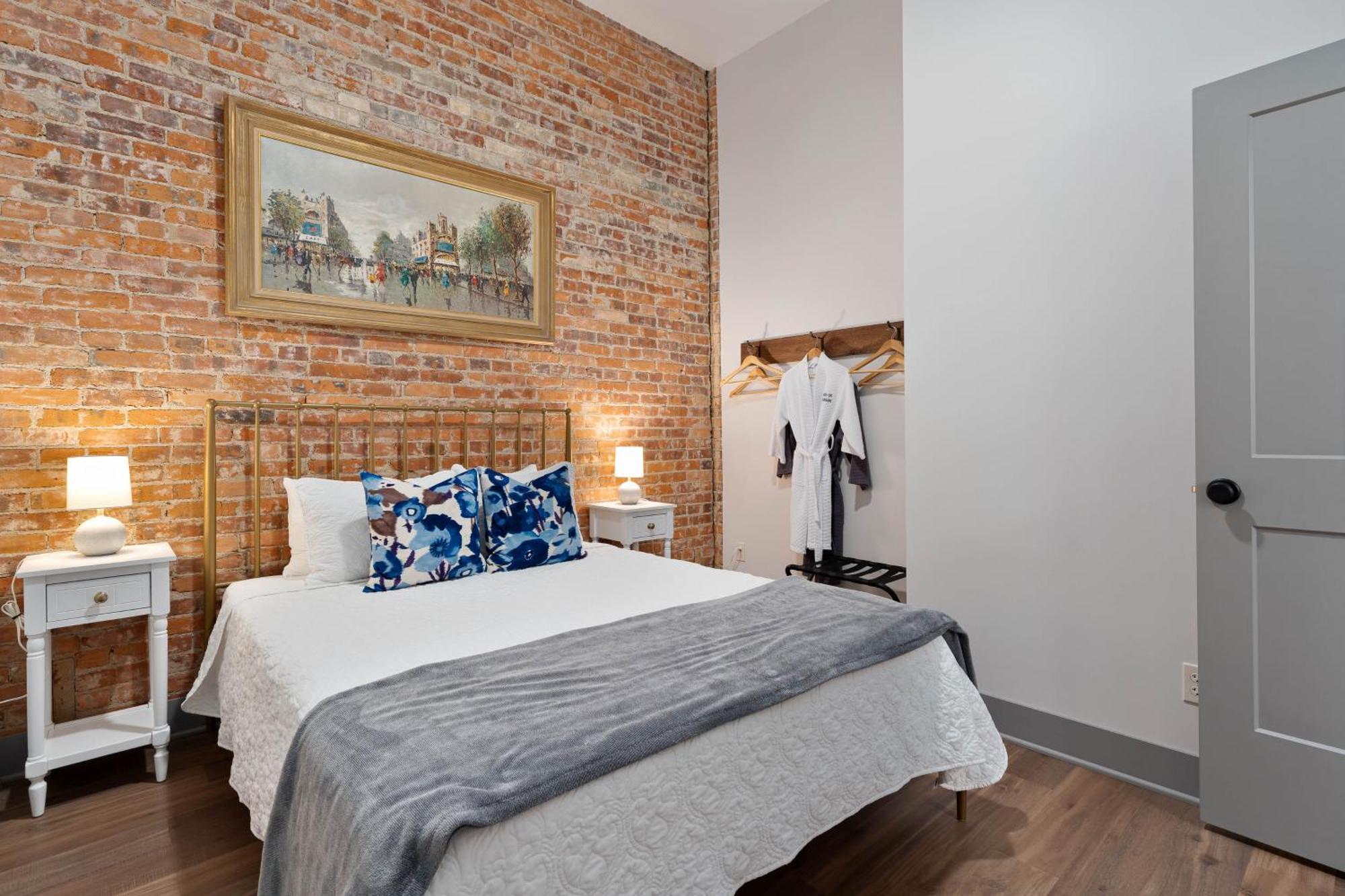 Chic Dowtown Escape-Walk To Shops & Dining - Oh Amish Country Millersburg Εξωτερικό φωτογραφία
